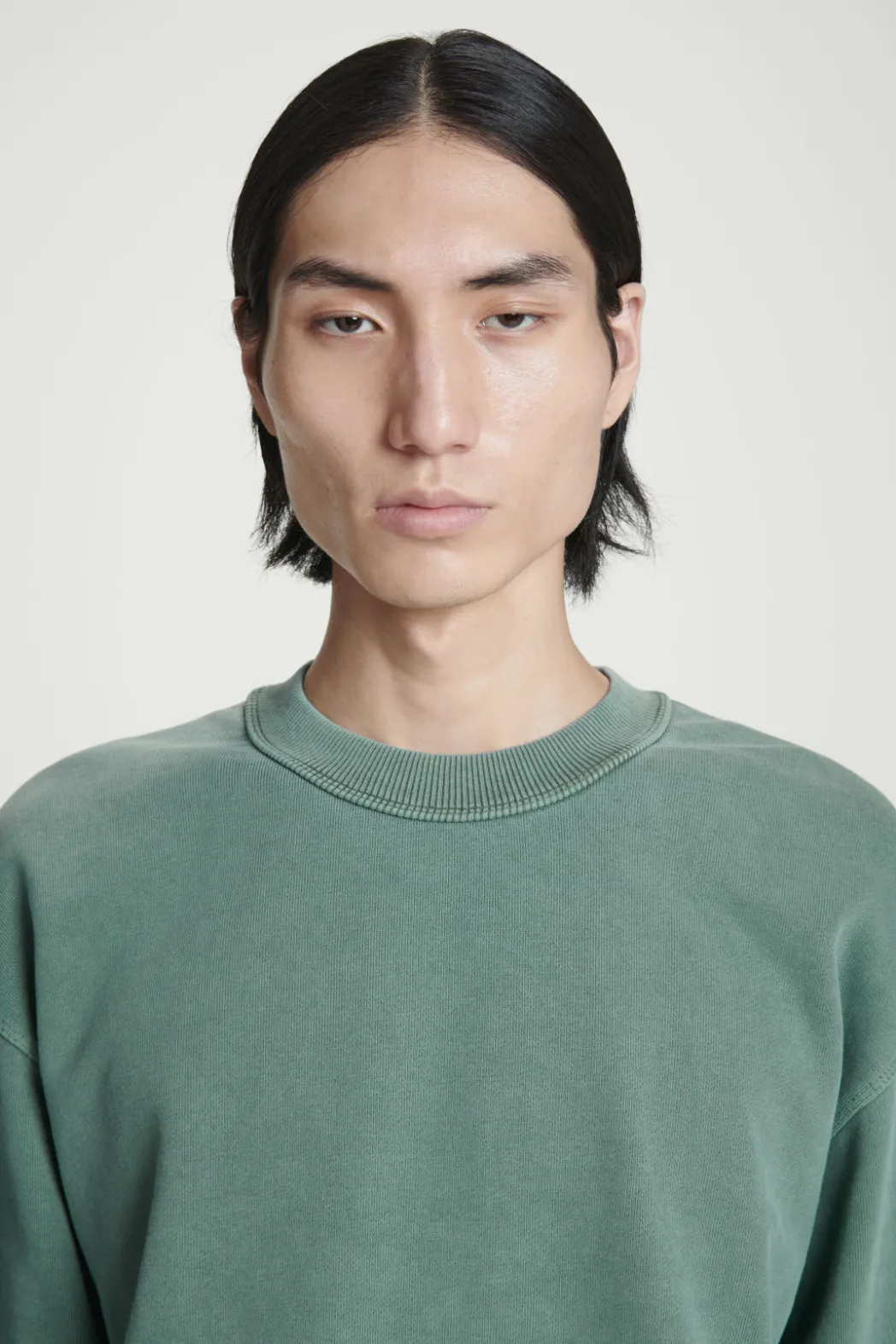Sale COS FADED MOCK-NECK SWEATSHIRT GREEN