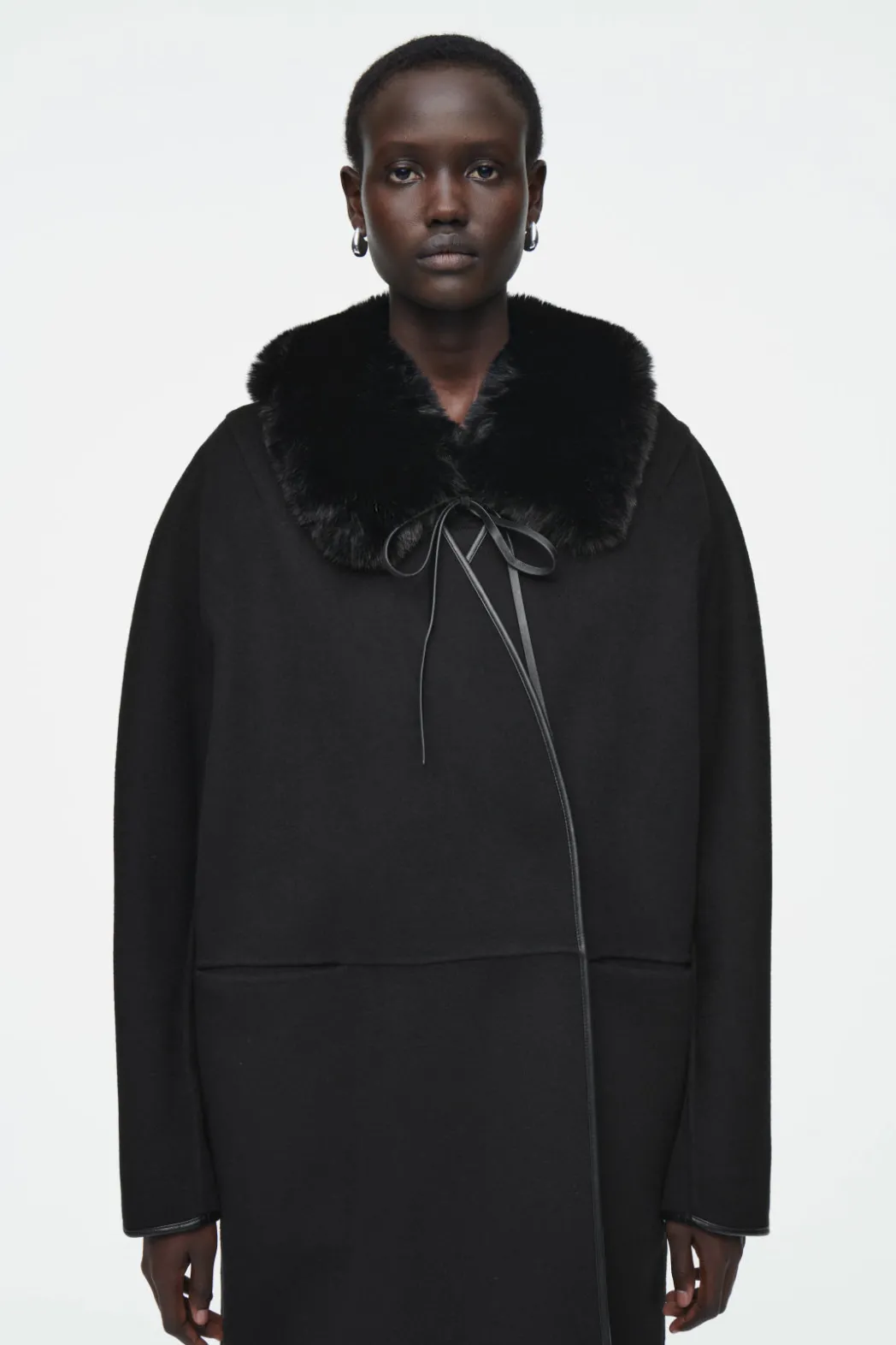 New COS FAUX FUR COLLAR BLACK