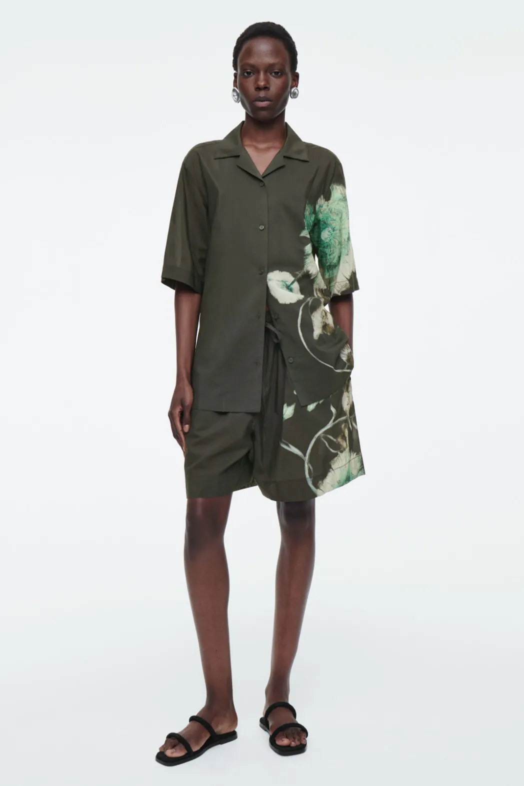 Sale COS FLORAL DRAWSTRING SHORTS CHARCOAL / FLORAL