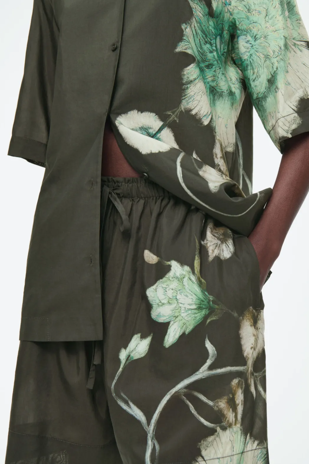 Sale COS FLORAL DRAWSTRING SHORTS CHARCOAL / FLORAL