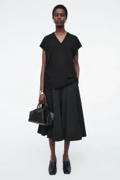 Sale COS FOLD SHOULDER BAG - LEATHER BLACK