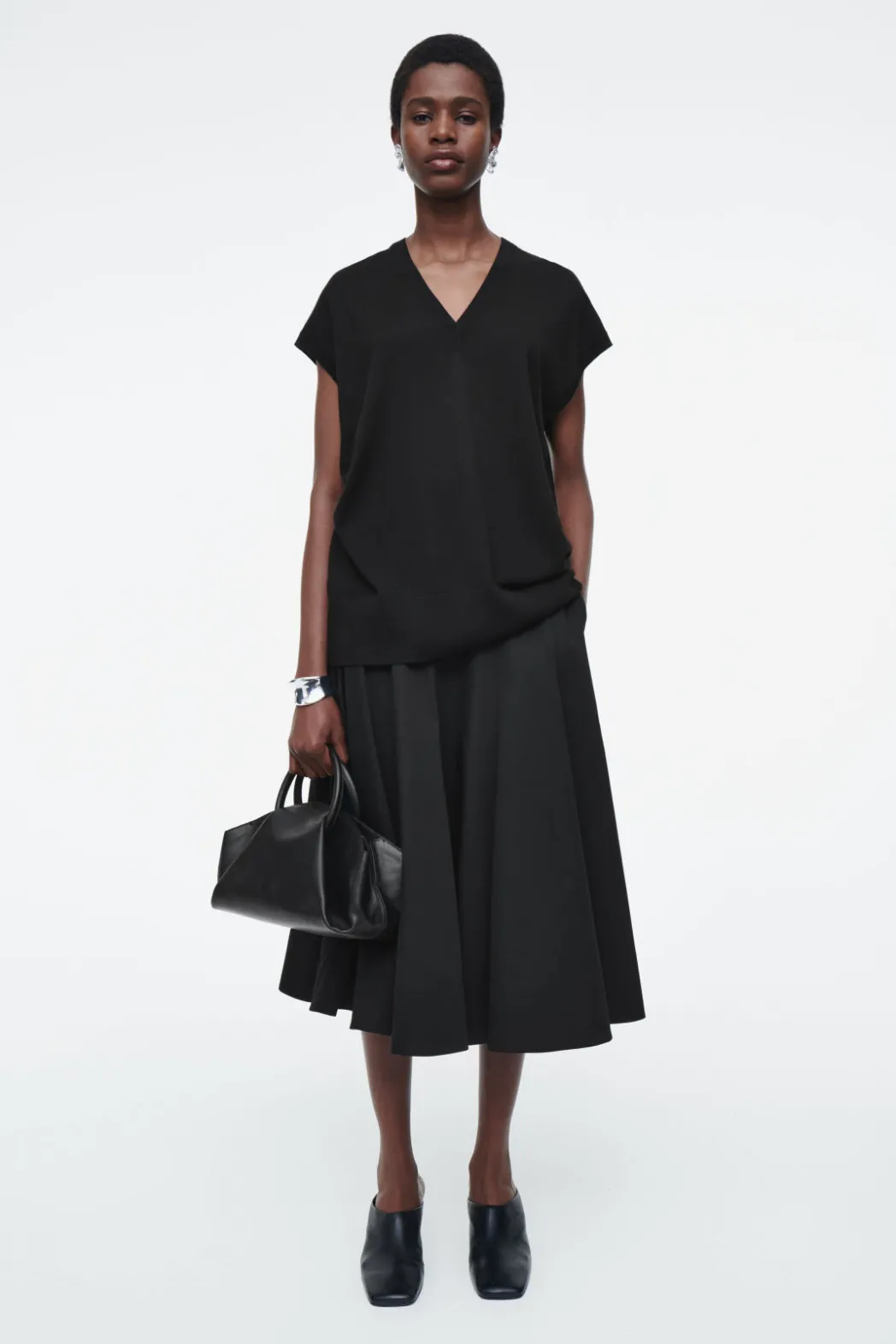 Sale COS FOLD SHOULDER BAG - LEATHER BLACK