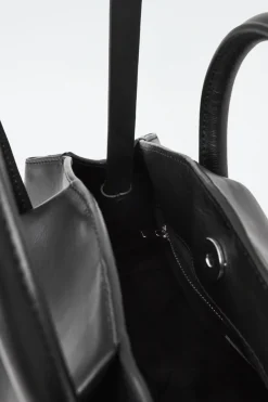 Sale COS FOLD SHOULDER BAG - LEATHER BLACK