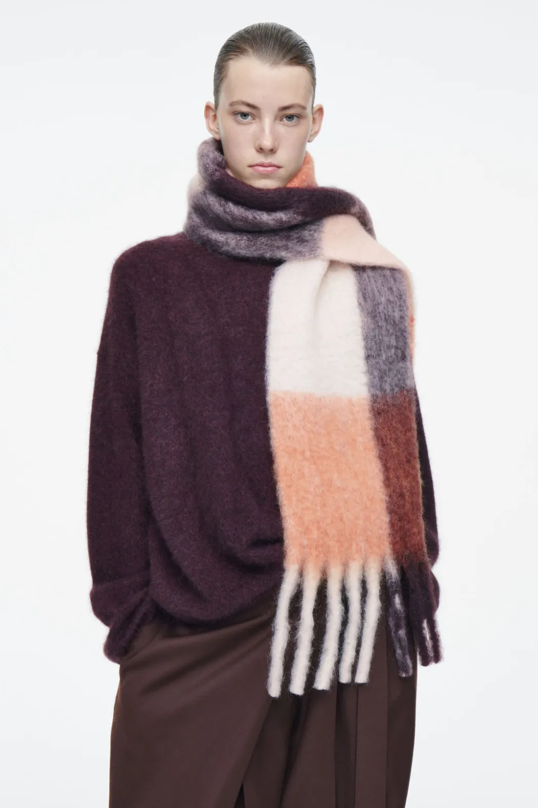 Clearance COS FRINGED BRUSHED-MOHAIR SCARF APRICOT / CHECKED