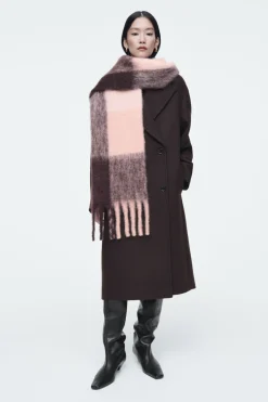 Online COS FRINGED BRUSHED-MOHAIR SCARF PINK / BURGUNDY