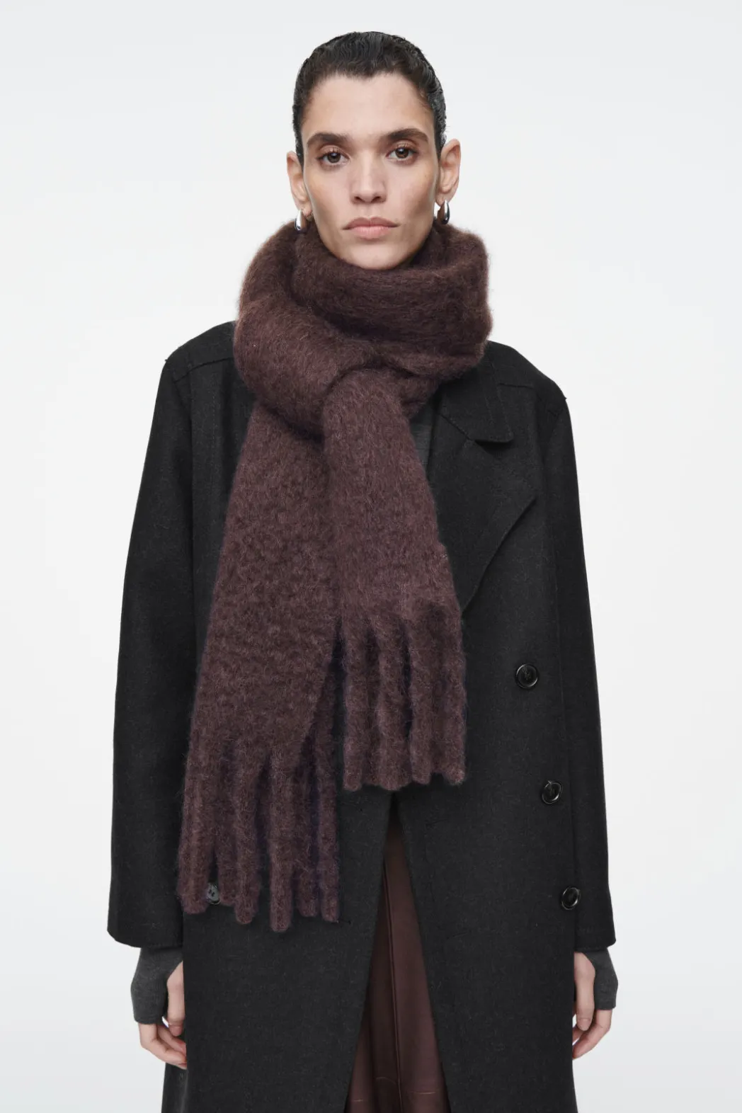Discount COS FRINGED BRUSHED-MOHAIR SCARF BORDEAUX