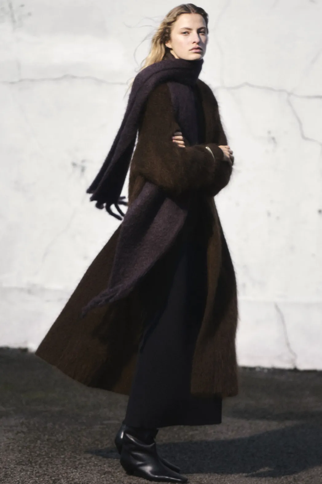 Discount COS FRINGED BRUSHED-MOHAIR SCARF BORDEAUX