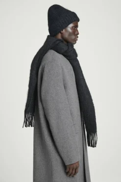 Outlet COS FRINGED MOHAIR SCARF BLACK