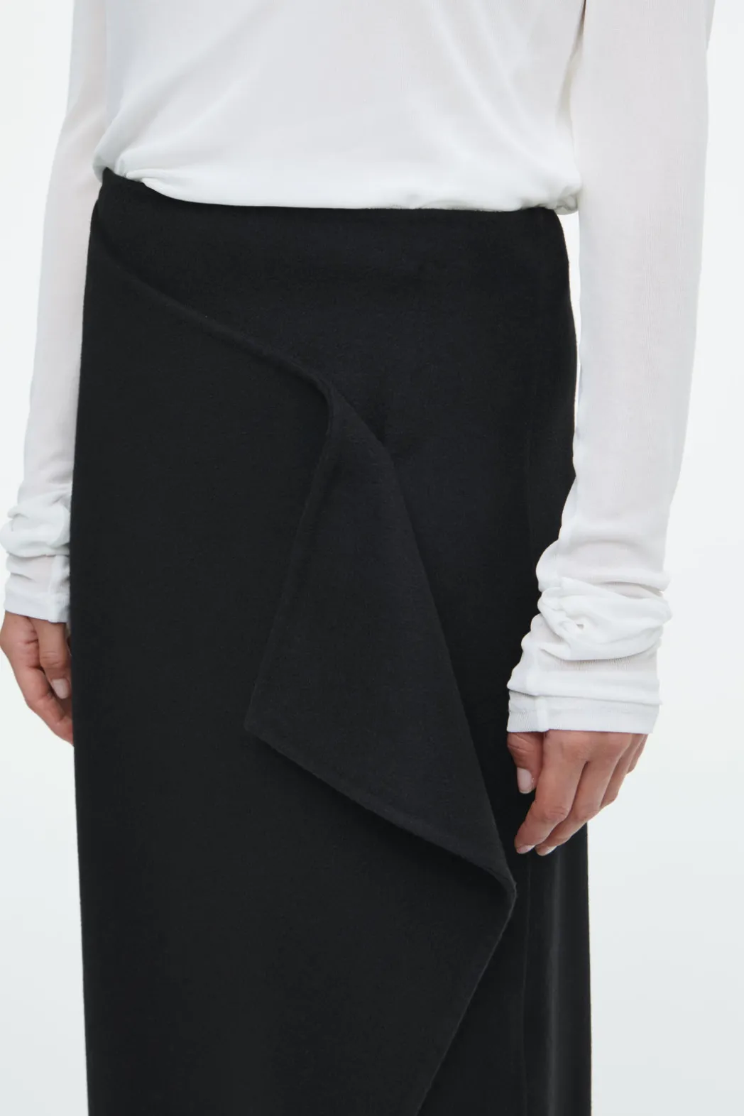Outlet COS FRINGED WOOL MIDI WRAP SKIRT BLACK
