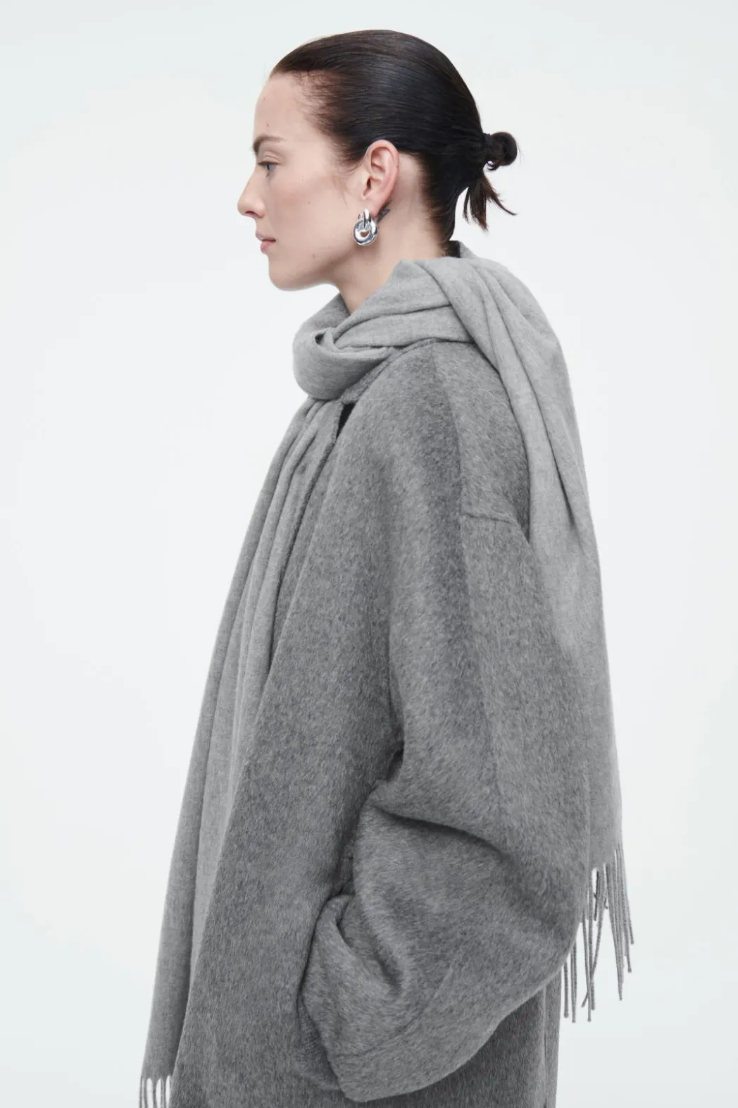 Best COS FRINGED WOOL SCARF GRAY