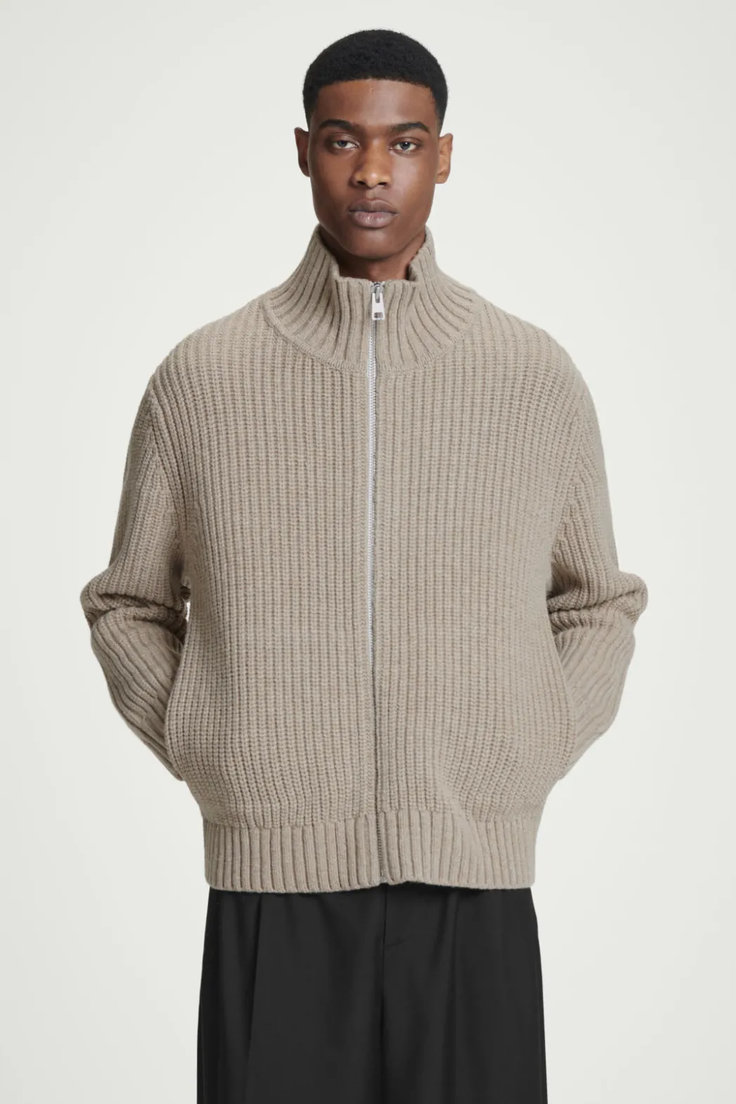 Outlet COS FUNNEL-NECK KNITTED WOOL JACKET BEIGE