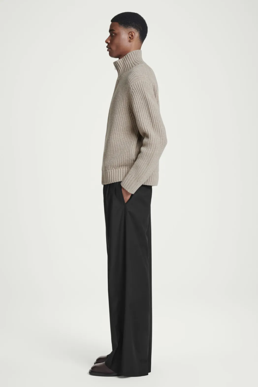 Outlet COS FUNNEL-NECK KNITTED WOOL JACKET BEIGE