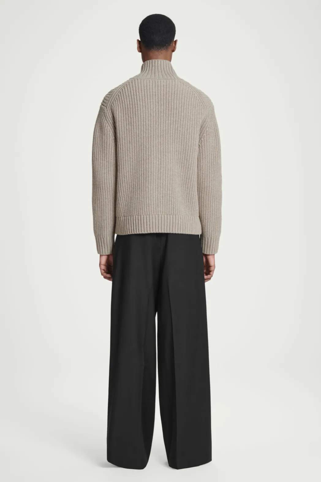 Outlet COS FUNNEL-NECK KNITTED WOOL JACKET BEIGE