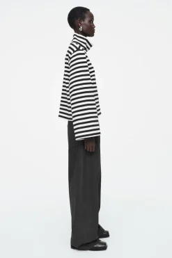 Discount COS FUNNEL-NECK STRIPED LONG-SLEEVED T-SHIRT BLACK / WHITE / STRIPED