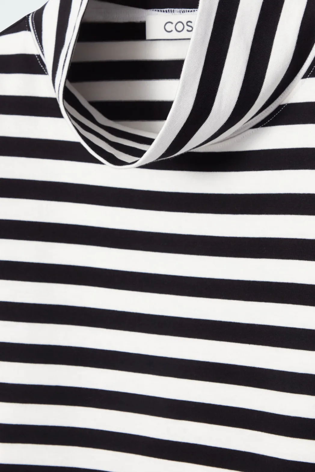 Discount COS FUNNEL-NECK STRIPED LONG-SLEEVED T-SHIRT BLACK / WHITE / STRIPED