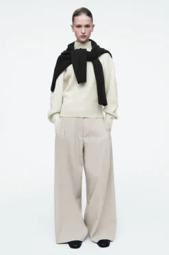 Clearance COS FUNNEL-NECK WAISTED WOOL SWEATER CREAM