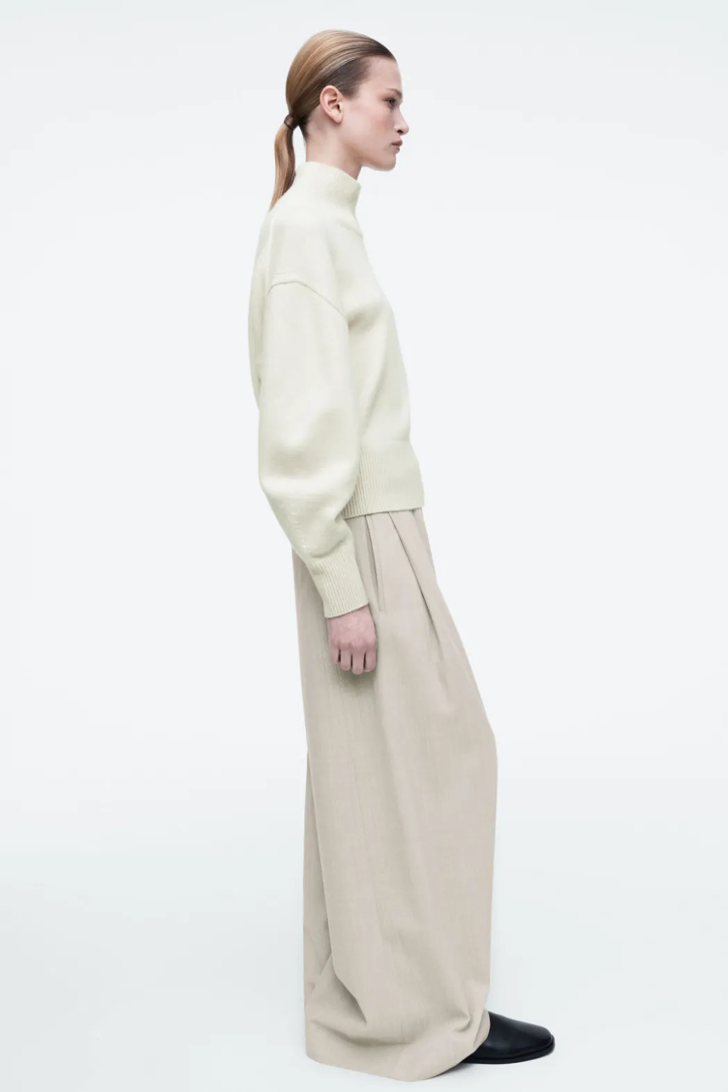 Clearance COS FUNNEL-NECK WAISTED WOOL SWEATER CREAM