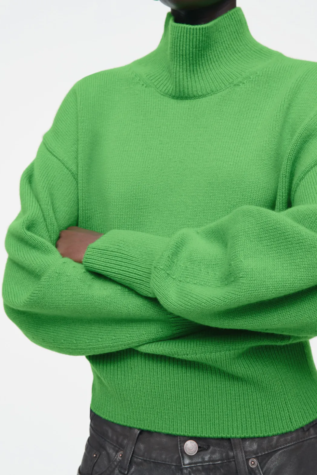COS FUNNEL-NECK WAISTED WOOL SWEATER GREEN