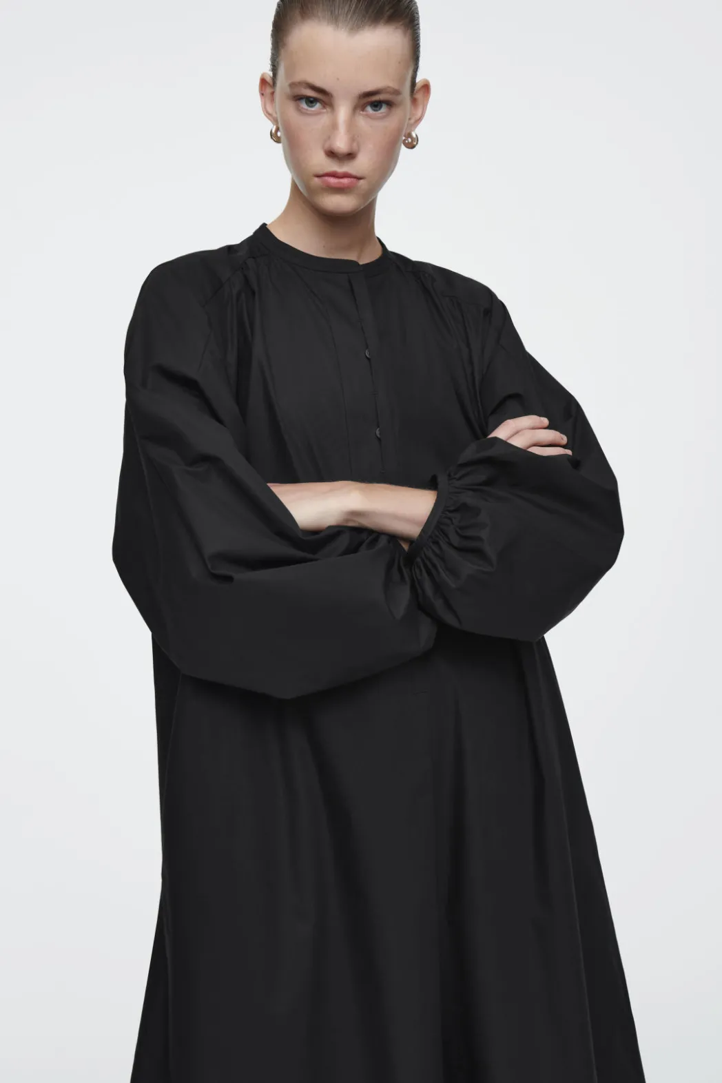 New COS GATHERED BALLOON-SLEEVE MIDI DRESS BLACK