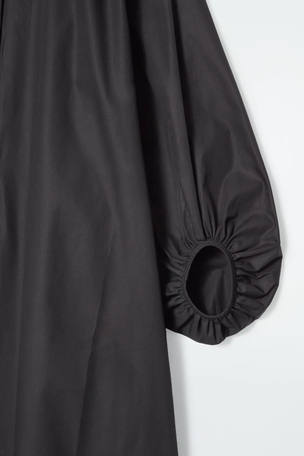 New COS GATHERED BALLOON-SLEEVE MIDI DRESS BLACK