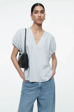 Sale COS GATHERED COTTON BLOUSE LIGHT BLUE