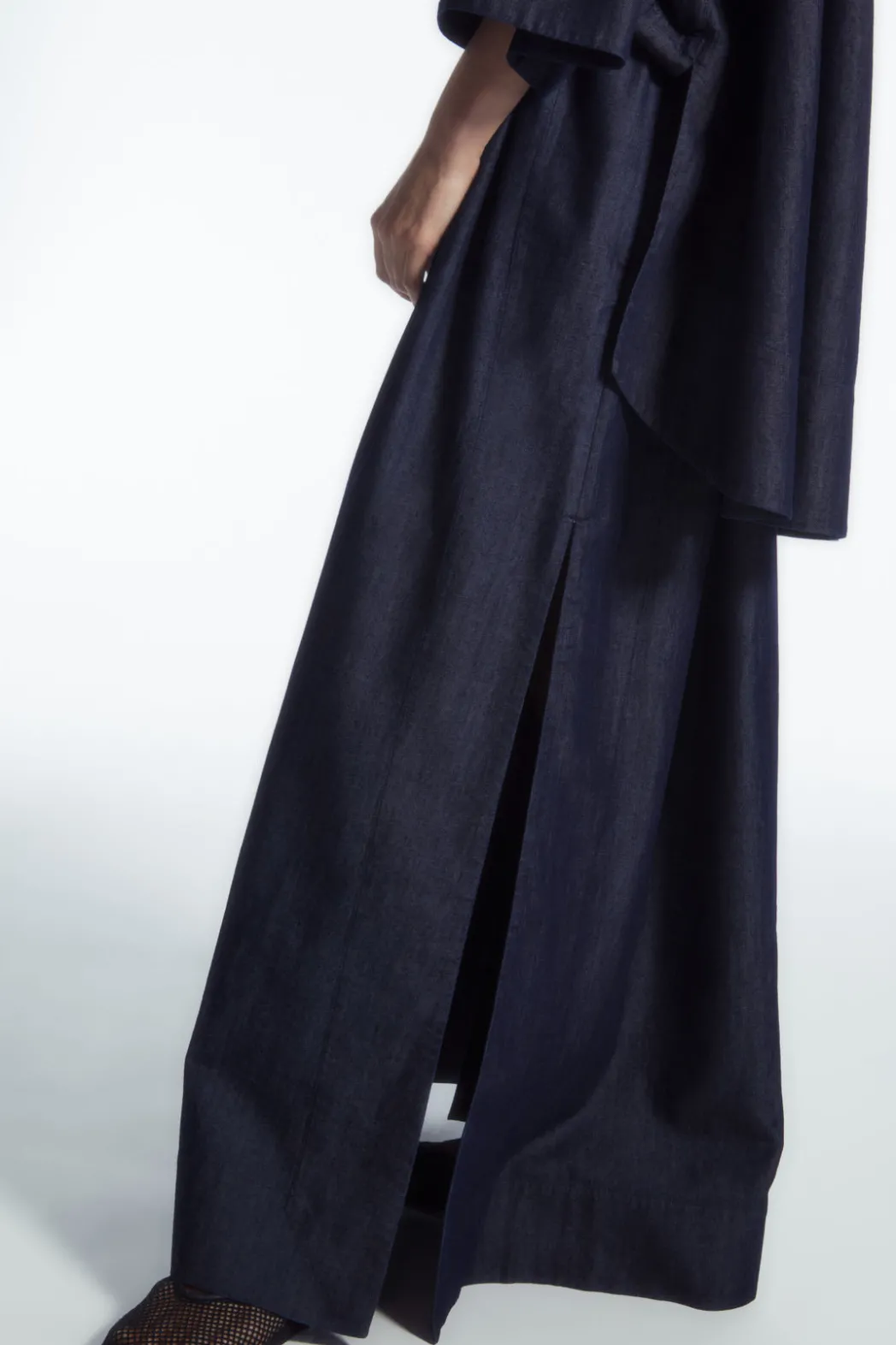 Online COS GATHERED DENIM MAXI SKIRT DARK BLUE