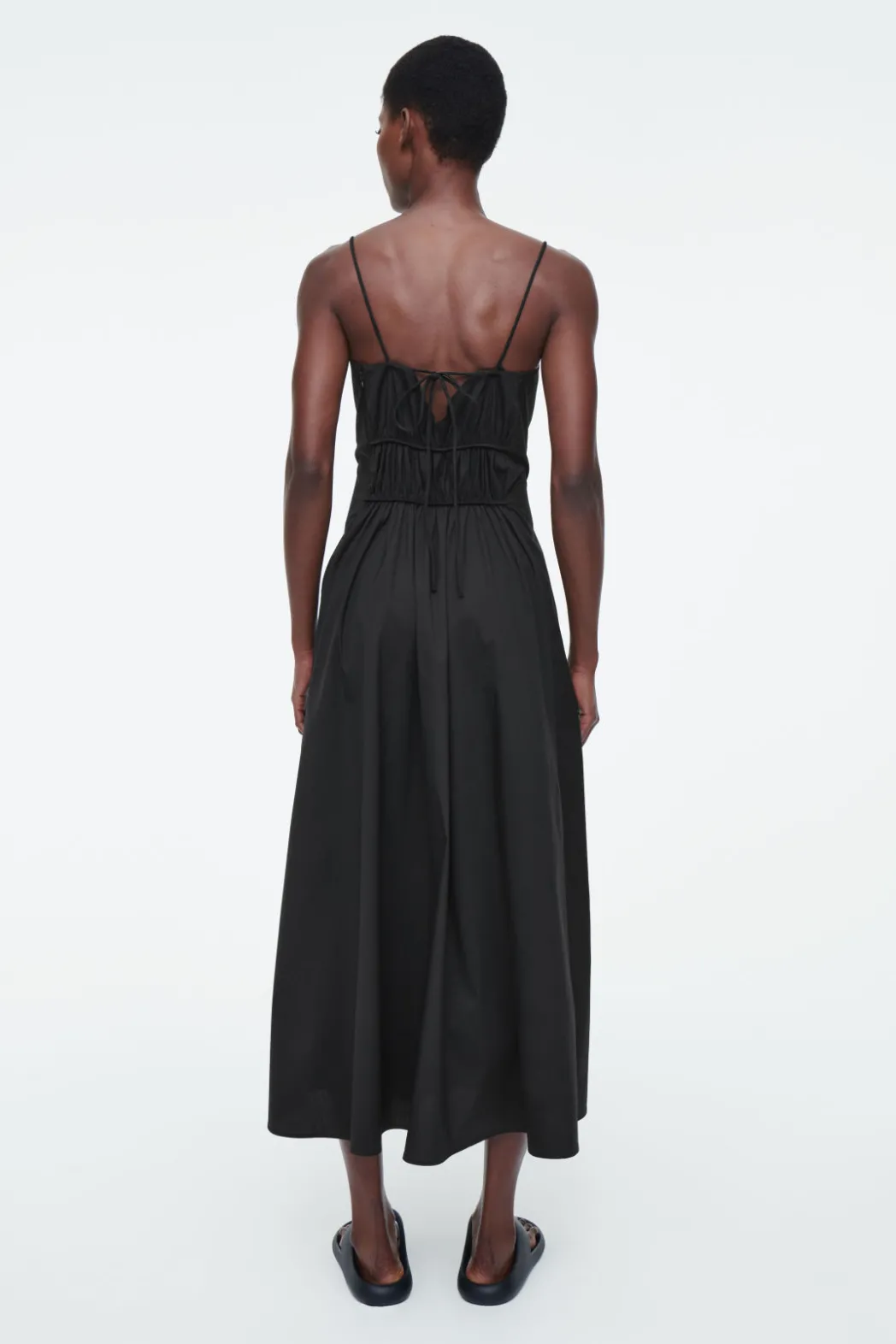 Discount COS GATHERED-WAIST MIDI DRESS BLACK