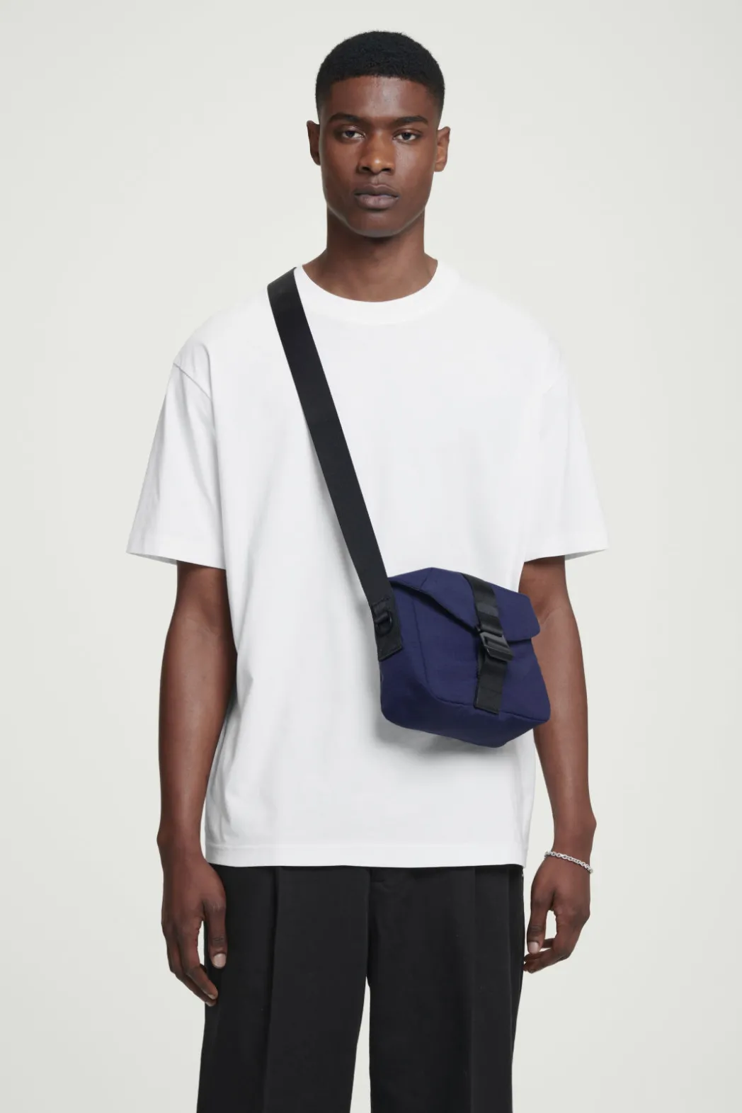 Clearance COS GRID CROSSBODY BAG - RIPSTOP DARK BLUE
