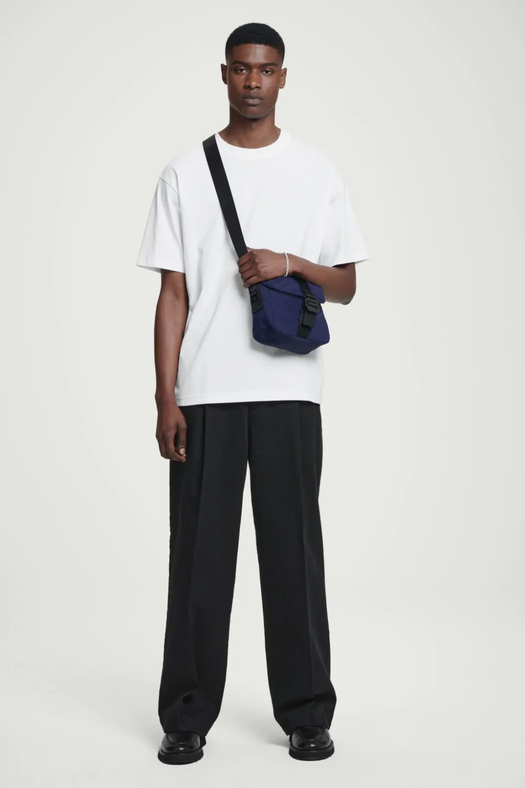Clearance COS GRID CROSSBODY BAG - RIPSTOP DARK BLUE