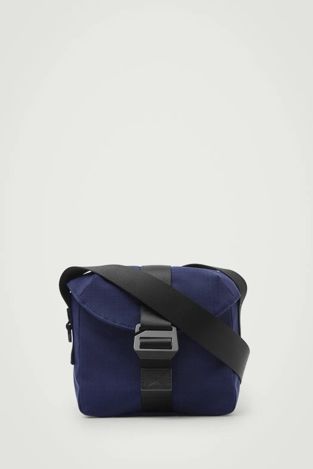 Clearance COS GRID CROSSBODY BAG - RIPSTOP DARK BLUE