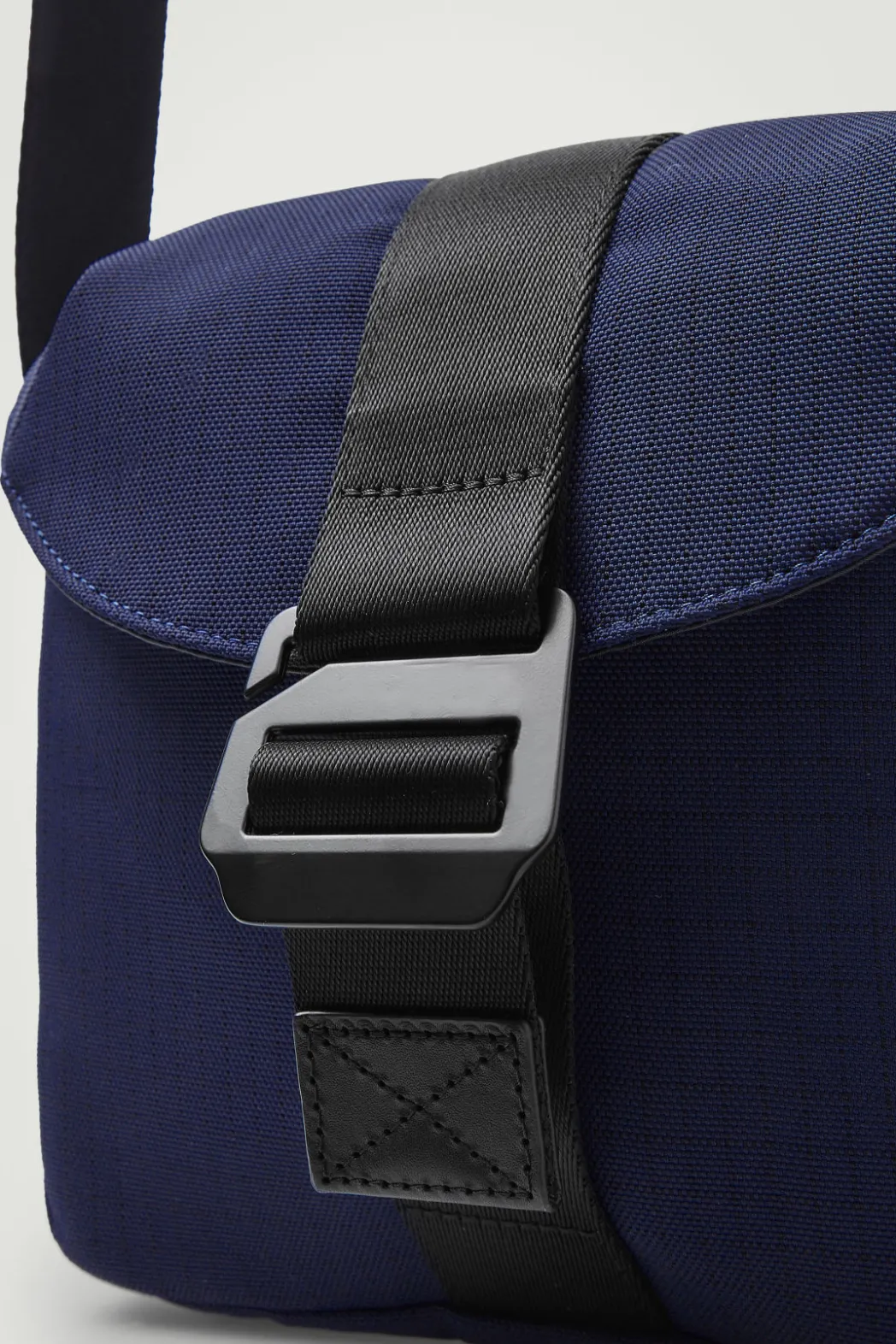 Clearance COS GRID CROSSBODY BAG - RIPSTOP DARK BLUE
