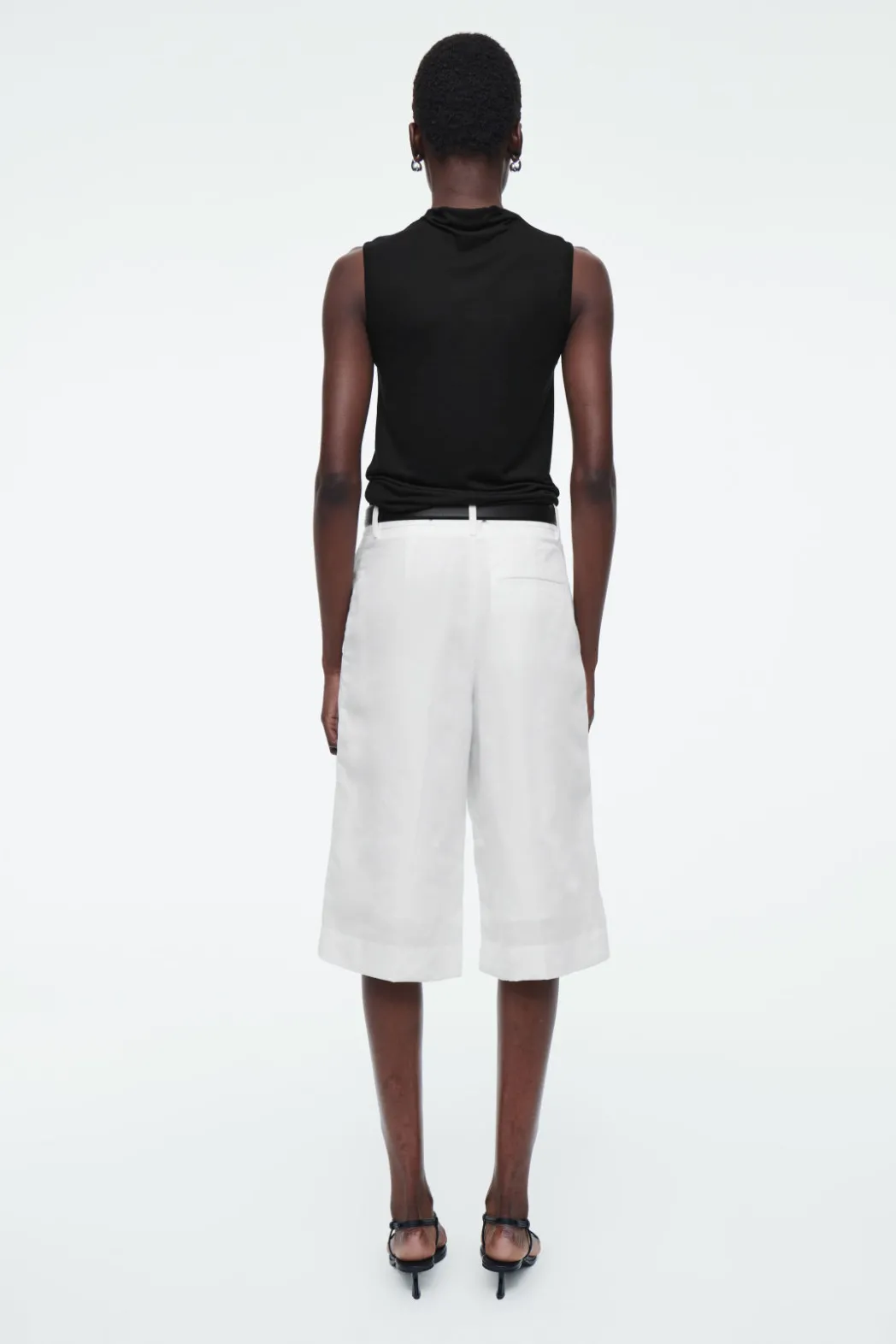 Outlet COS HIGH-NECK SLEEVELESS TANK TOP BLACK