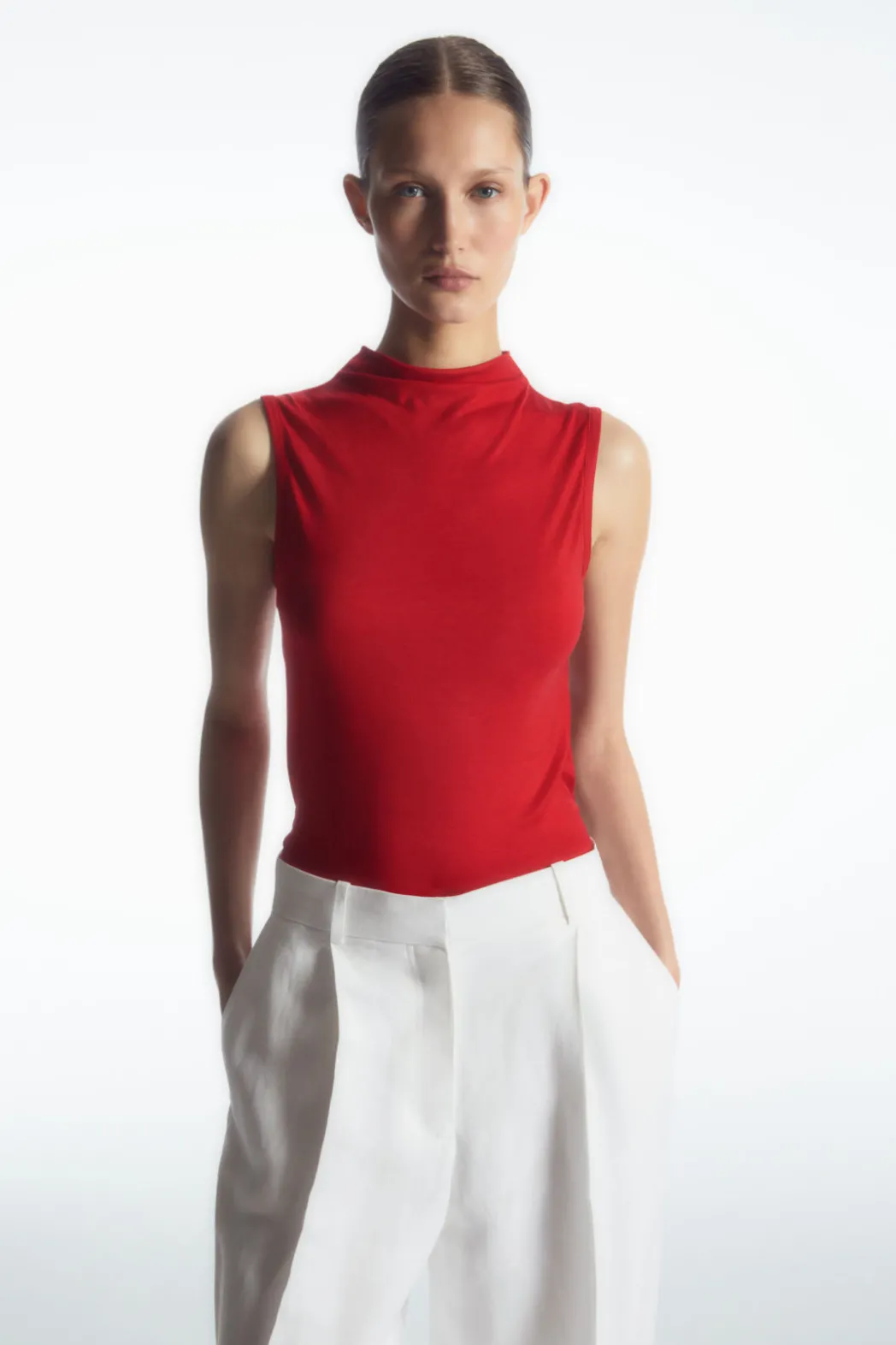 COS HIGH-NECK SLEEVELESS TANK TOP CRIMSON RED