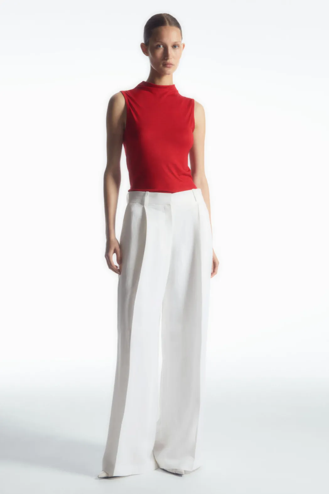 COS HIGH-NECK SLEEVELESS TANK TOP CRIMSON RED