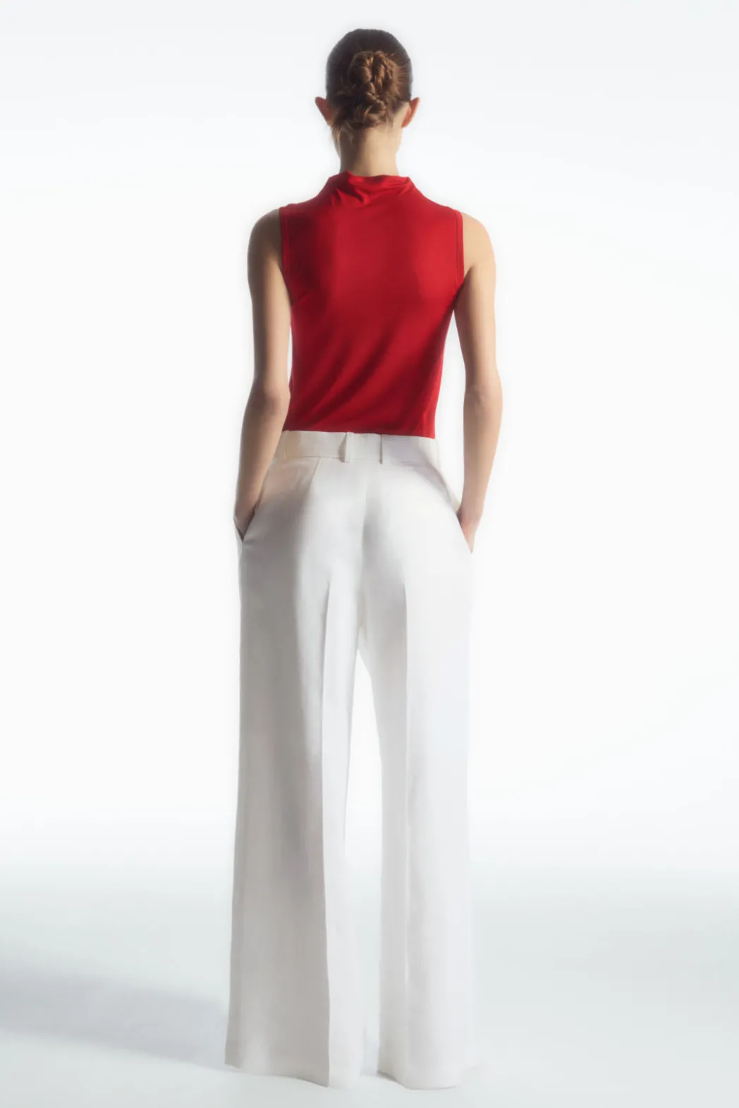 COS HIGH-NECK SLEEVELESS TANK TOP CRIMSON RED