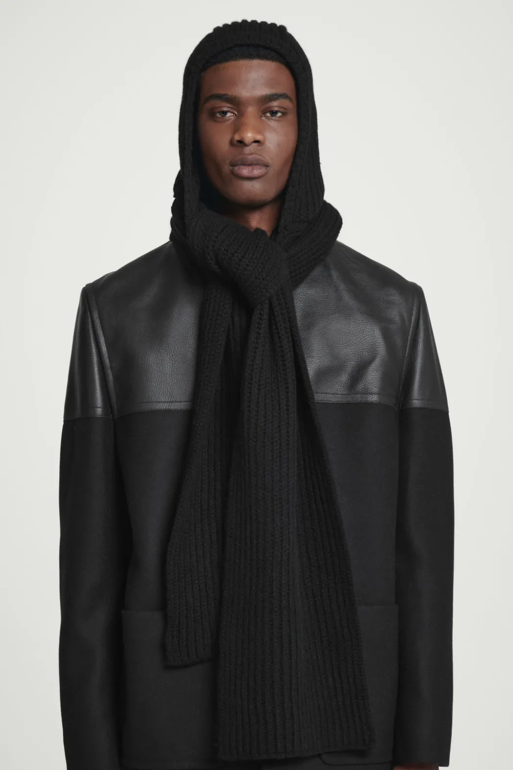 Clearance COS HOODED RIBBED CASHMERE-BLEND SCARF BLACK