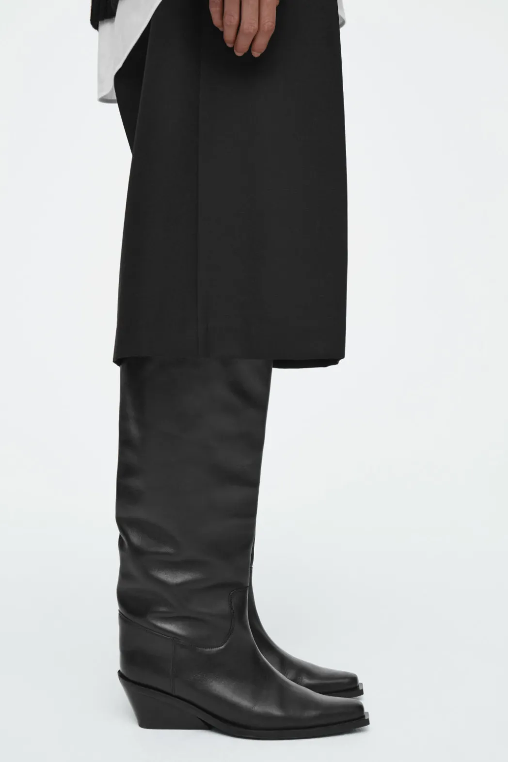Online COS KNEE-HIGH LEATHER COWBOY BOOTS BLACK