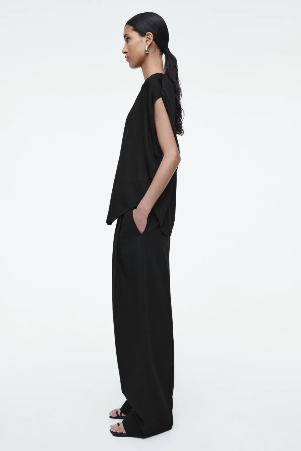 Sale COS KNITTED CIRCLE-CUT T-SHIRT BLACK