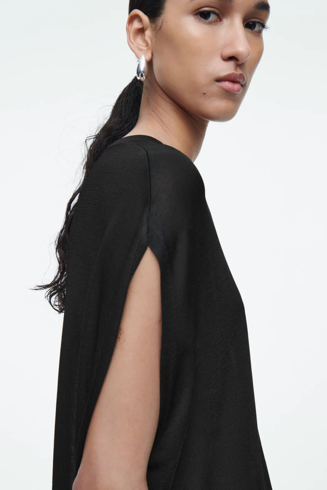 Sale COS KNITTED CIRCLE-CUT T-SHIRT BLACK