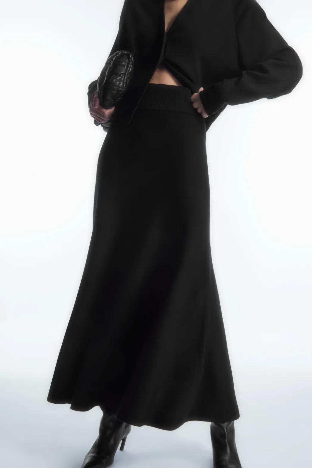 Sale COS KNITTED MIDI SKIRT BLACK