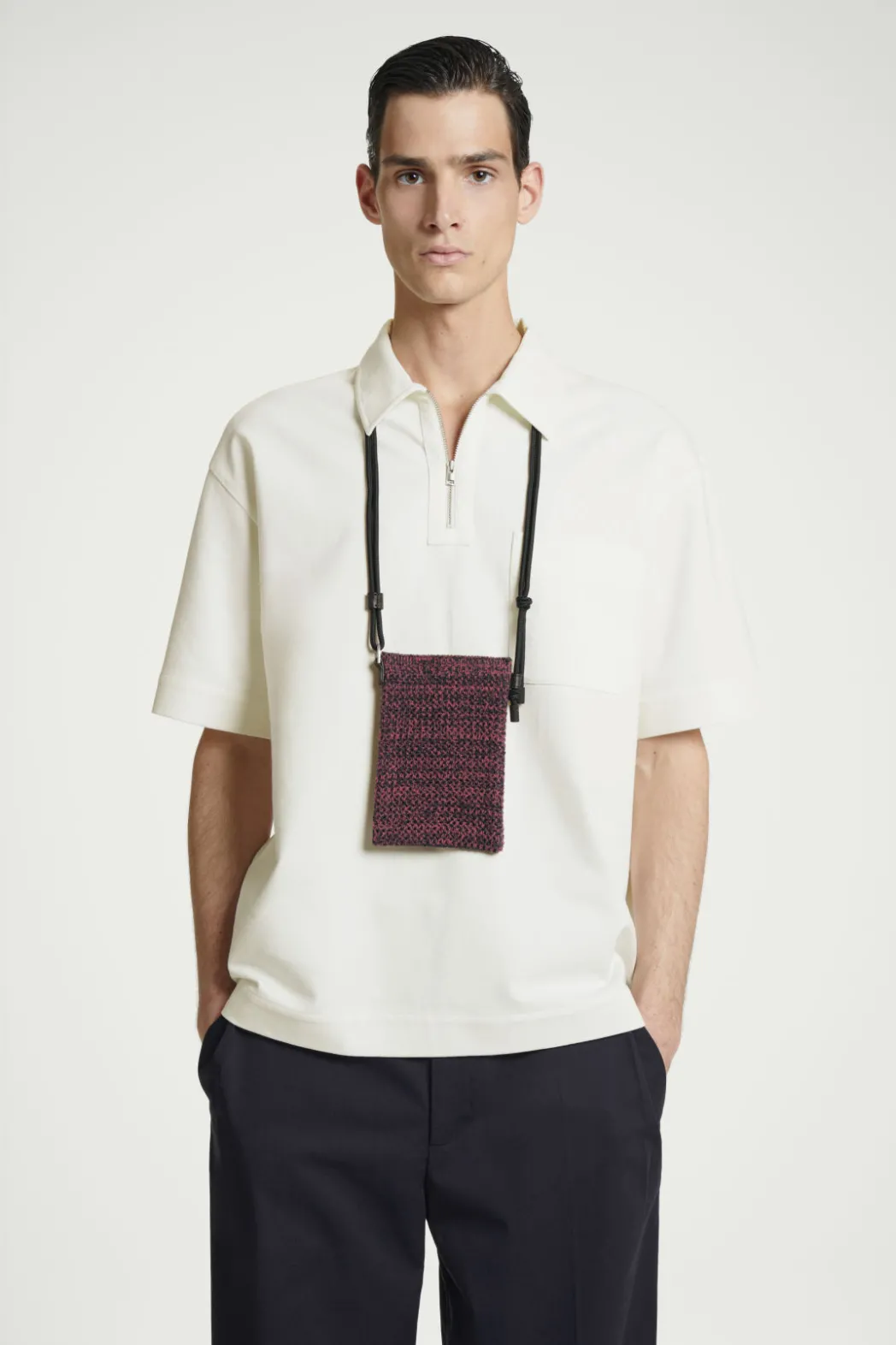 Best COS KNITTED PHONE POUCH NAVY / BROWN