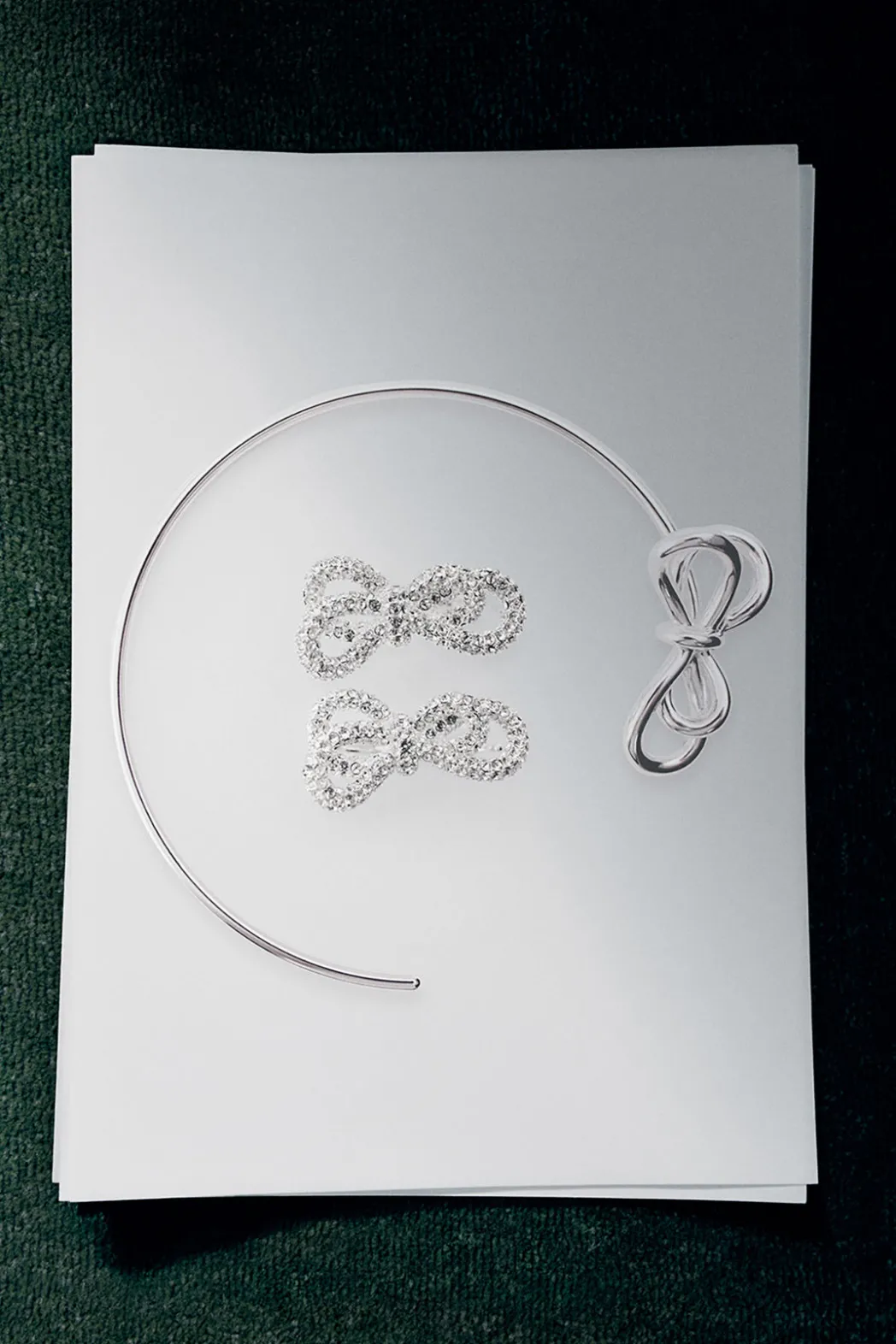 Outlet COS KNOTTED BOW CRYSTAL CLIMBER EARRINGS SILVER