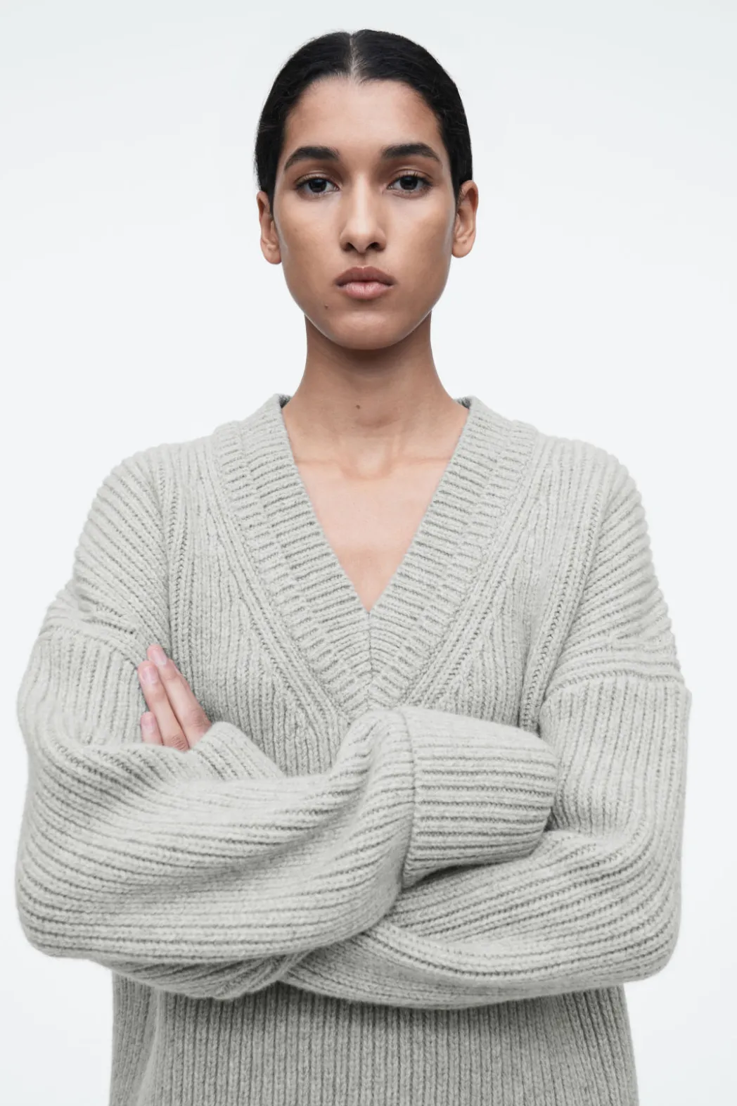 Online COS LAYERED V-NECK MERINO WOOL JUMPER LIGHT GRAY
