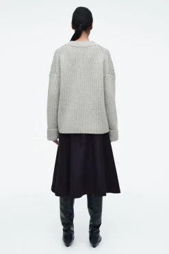 Online COS LAYERED V-NECK MERINO WOOL JUMPER LIGHT GRAY