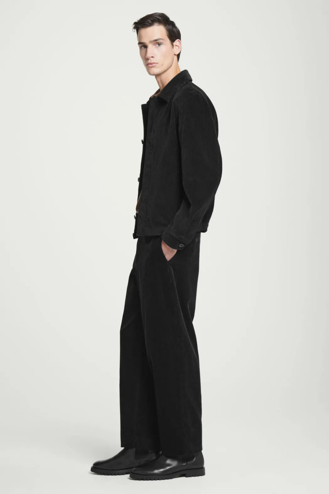 Discount COS LEATHER CHELSEA BOOTS BLACK