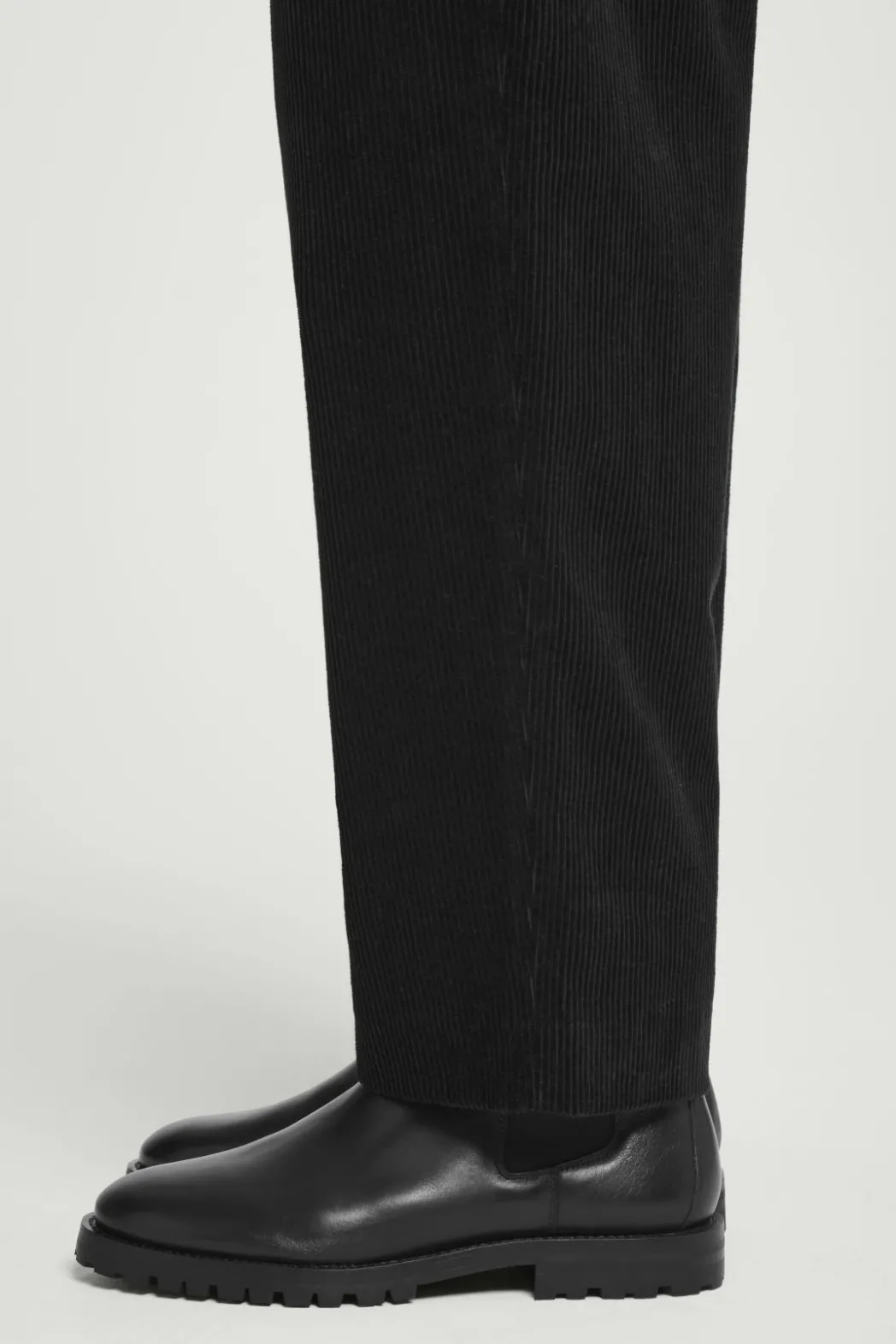 Discount COS LEATHER CHELSEA BOOTS BLACK