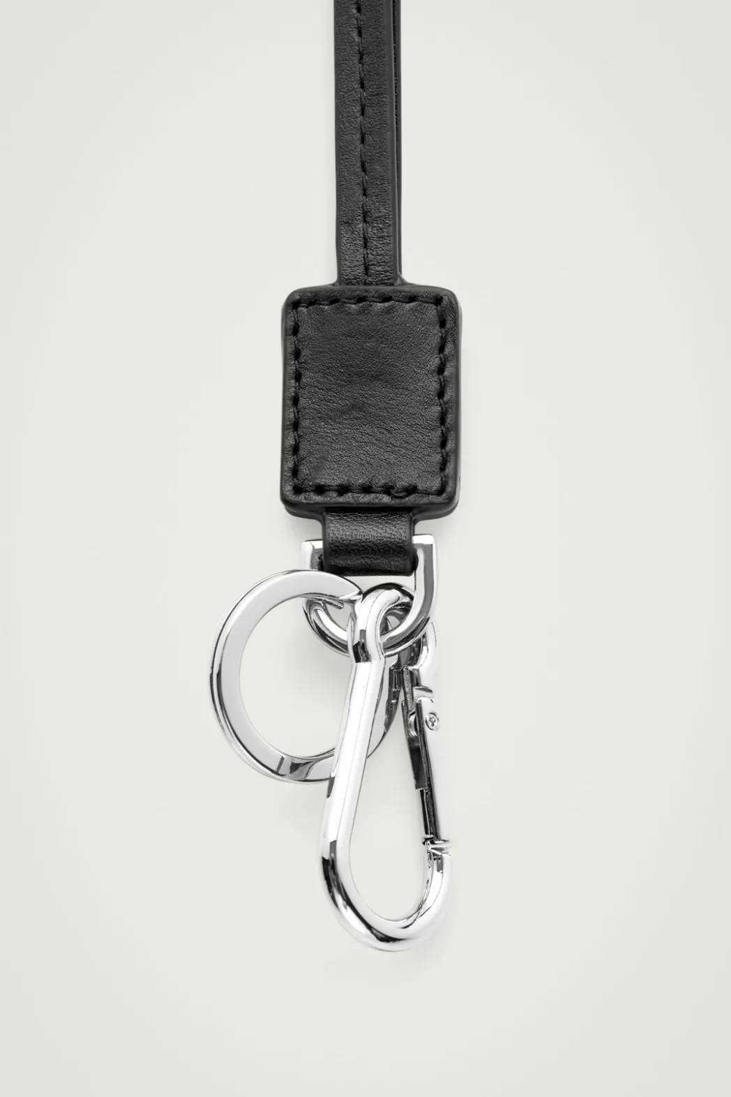 Outlet COS LEATHER KEY-FOB LANYARD BLACK