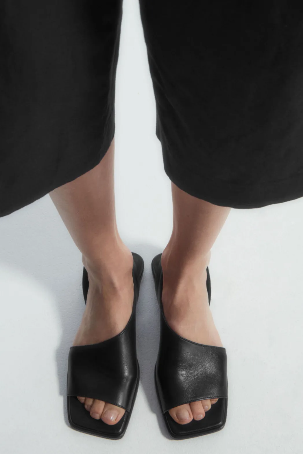 Online COS LEATHER SLINGBACK SANDALS BLACK