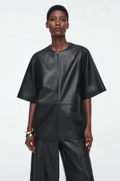 Outlet COS LEATHER T-SHIRT BLACK