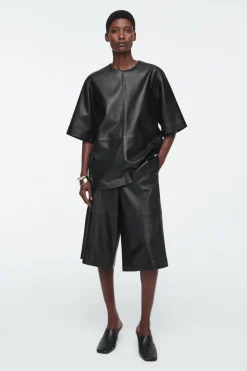 Outlet COS LEATHER T-SHIRT BLACK